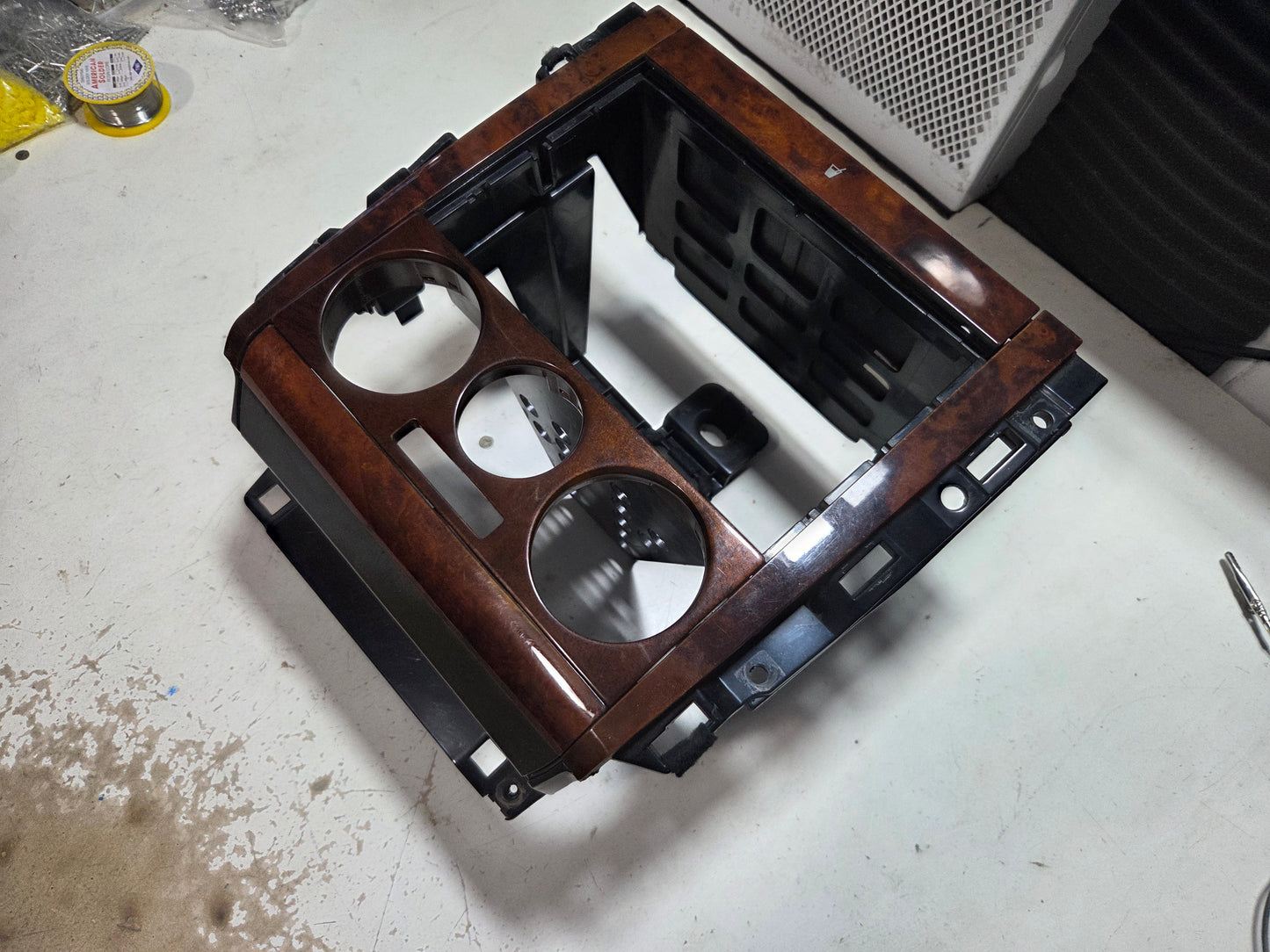 OEM 1999-05 VW radio cage for Mk4 Jetta Golf Wood Grain trim With Cup Holder GLX