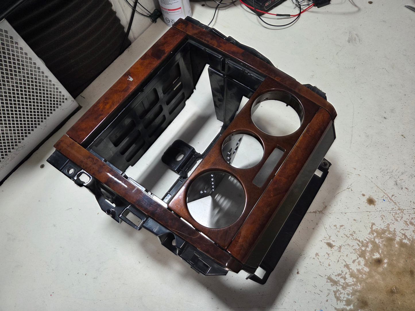 OEM 1999-05 VW radio cage for Mk4 Jetta Golf Wood Grain trim With Cup Holder GLX